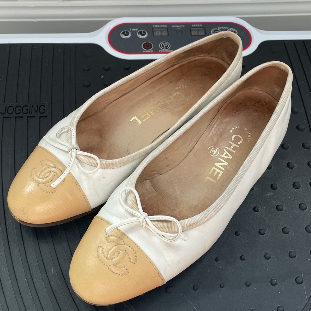 CHANEL Cream and Tan Ballet Flats